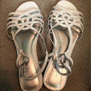 Size 6W sandals